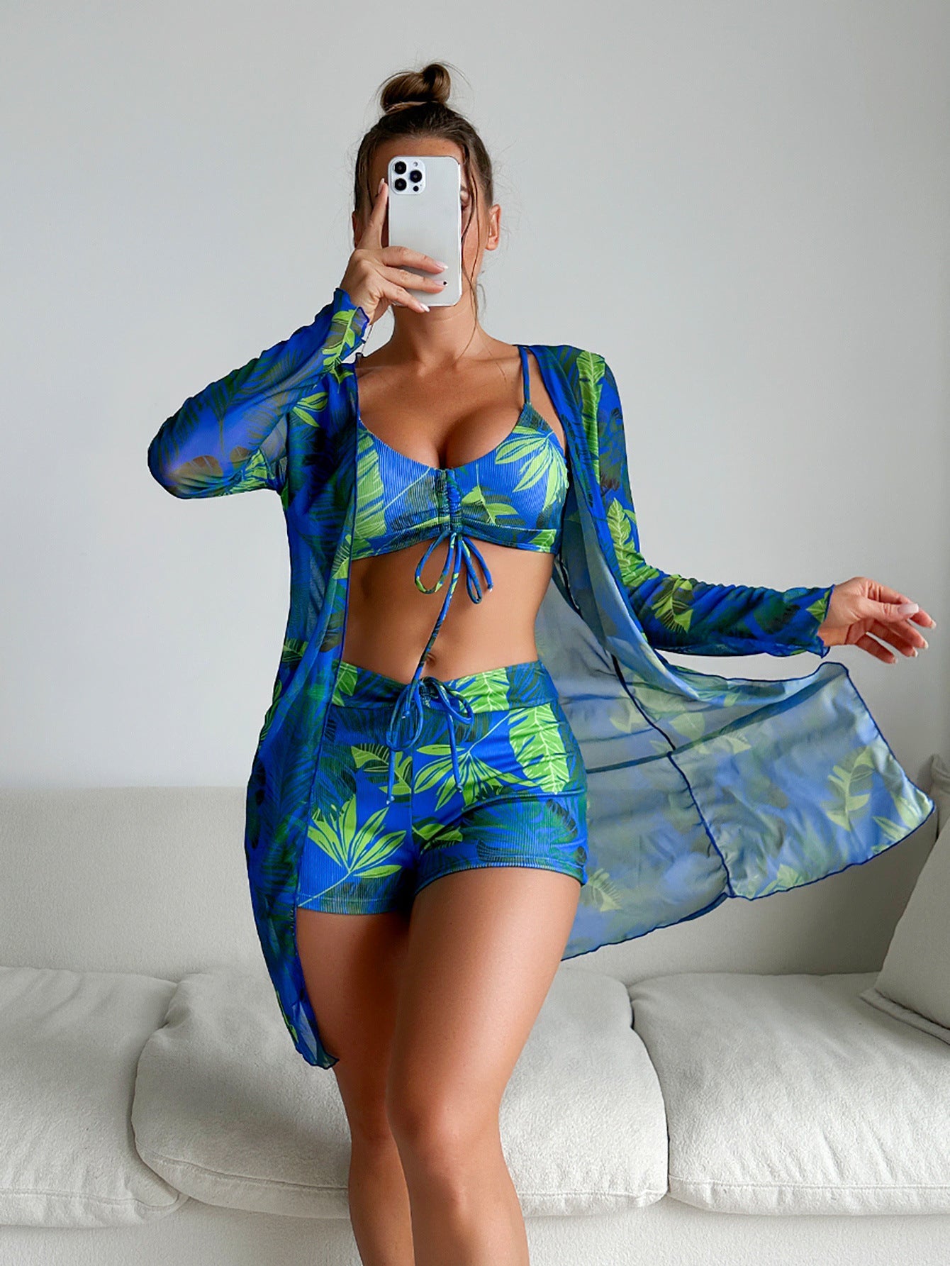Conjunto de bikini de tres piezas Isabella Sol con estampado vibrante