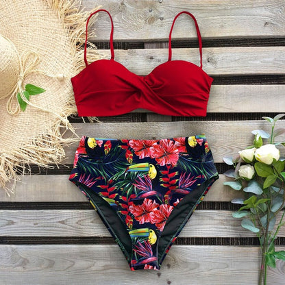 Bikini floral de talle alto de Isabella Sol