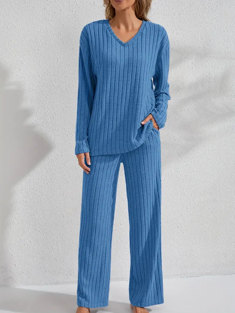 Conjunto informal y cómodo de top de manga larga y pantalón acanalados para mujer.