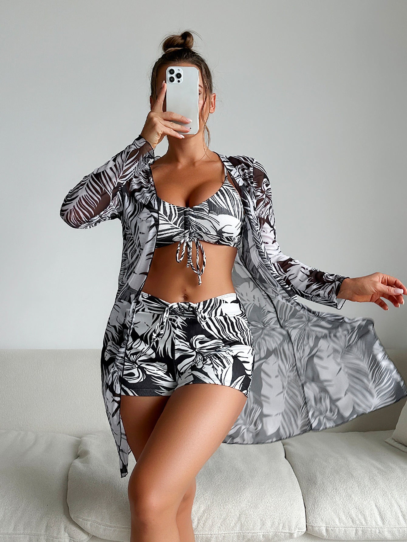 Conjunto de bikini de tres piezas Isabella Sol con estampado vibrante