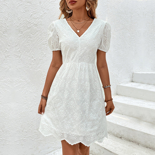 Elegante vestido Isabella Sol con mangas abullonadas y detalles de ojales.