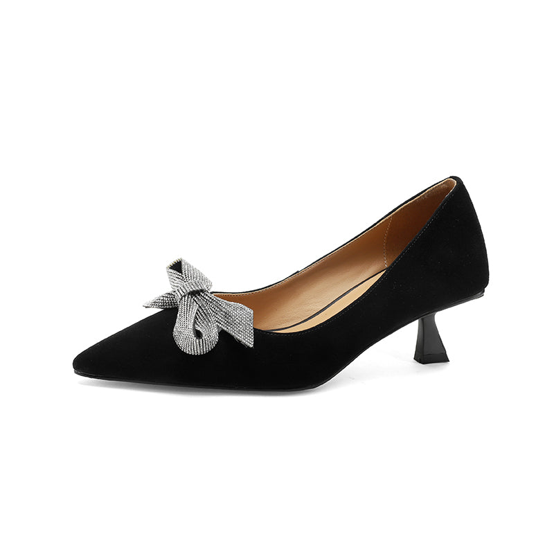 Elegantes zapatos de tacón de ante con lazo de Isabella Sol.