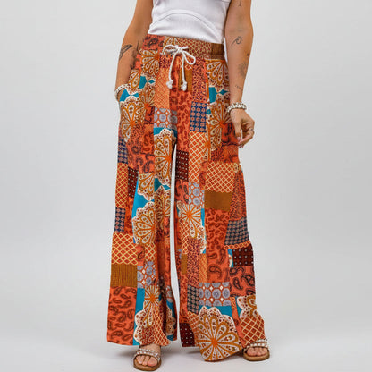 Pantalones anchos de Isabella Sol con estampado floral bohemio