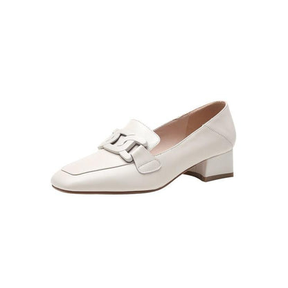 Elegantes mocasines de tacón grueso de Isabella Sol