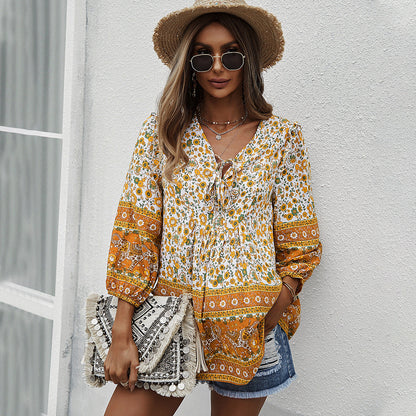 Top de verano estampado con flores bohemias de Isabella Sol