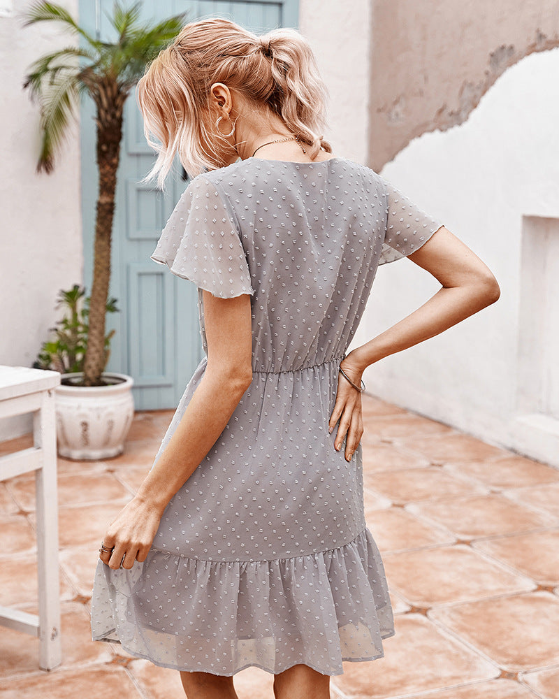 Elegante vestido gris con volantes de Isabella Sol