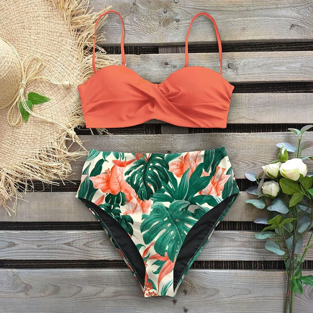 Bikini floral de talle alto de Isabella Sol