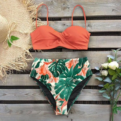 Bikini floral de talle alto de Isabella Sol