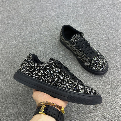 Zapatillas deportivas de ante con pedrería de Isabella Sol