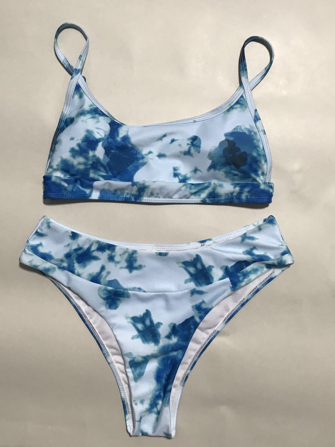 Bikini de talle alto con efecto degradado de Isabella Sol