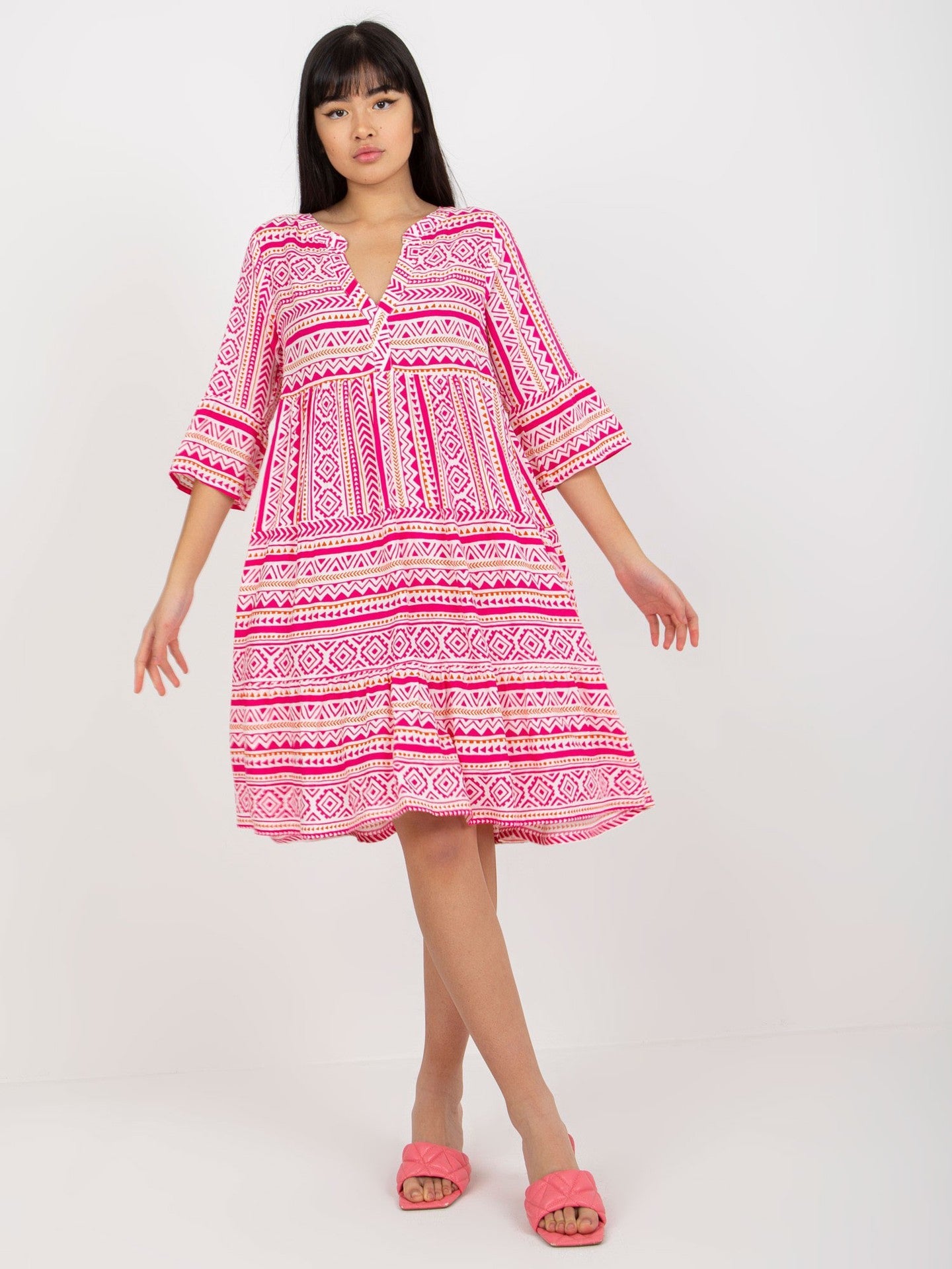 Vestido de verano estilo bohemio con escote en V de Isabella Sol.