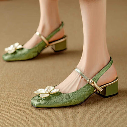 Zapatos de tacón de punta cuadrada con estampado floral vintage de Isabella Sol