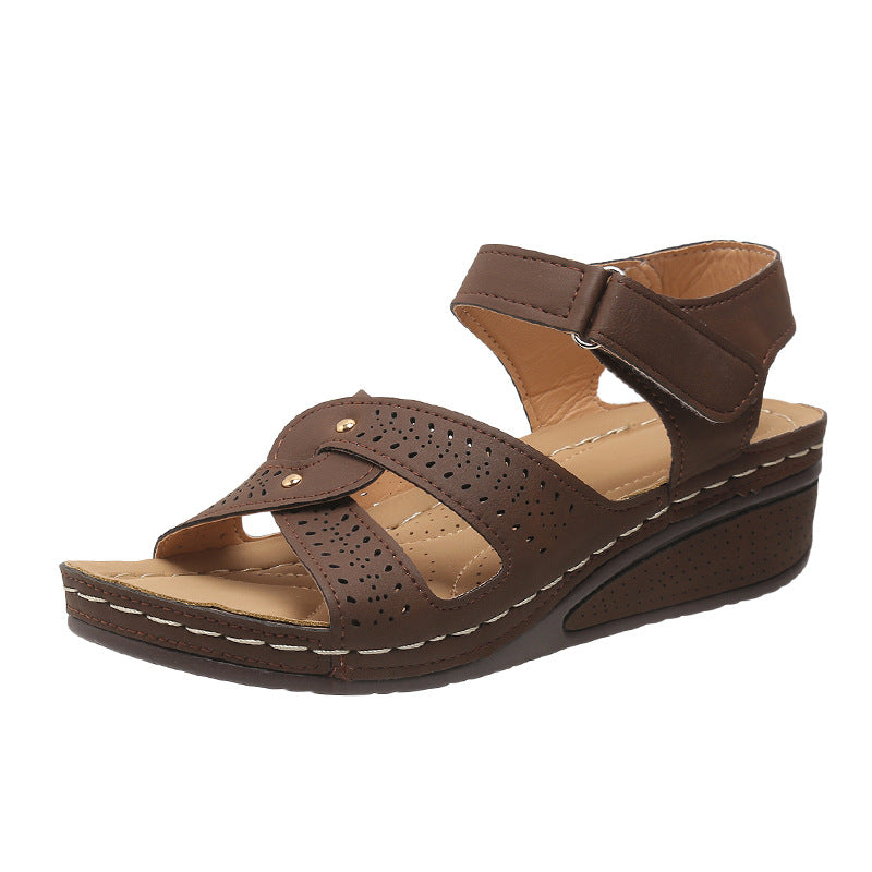 Elegantes sandalias de cuña de Isabella Sol