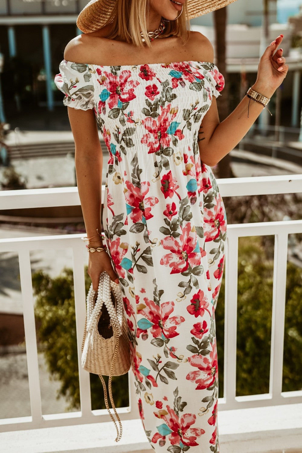 Vestido de verano estampado estilo boho con hombros descubiertos de Isabella Sol