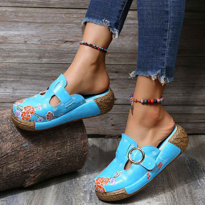 Zuecos de plataforma con estampado floral bohemio de Isabella Sol