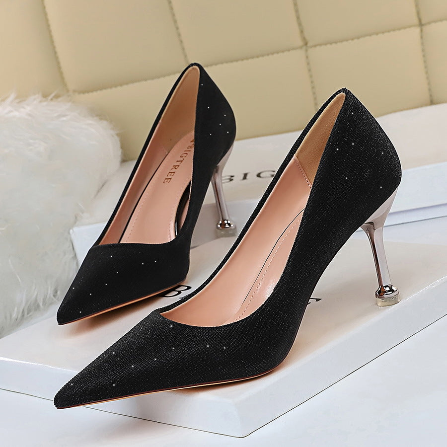 Zapatos de tacón de punta brillante de Isabella Sol