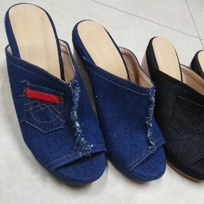 Elegantes sandalias de cuña vaqueras de Isabella Sol