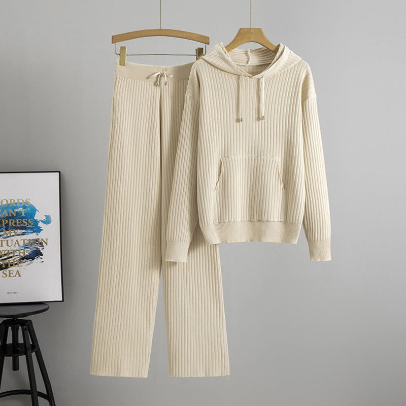 Conjunto de punto con capucha a la moda de Isabella Sol