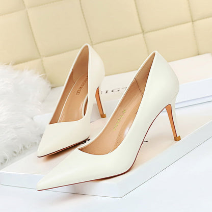 Elegantes tacones de aguja puntiagudos de Isabella Sol