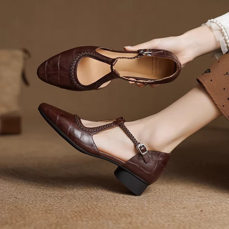 Zapatos de tacón grueso estilo Mary Jane de estilo retro de Isabella Sol