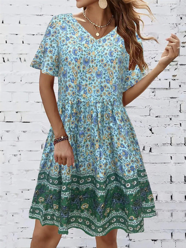 Vestido de verano con escote en V y estampado floral de Isabella Sol.