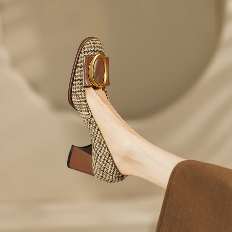Elegantes tacones metálicos con lazo de Isabella Sol