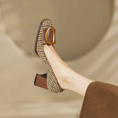 Elegantes tacones metálicos con lazo de Isabella Sol