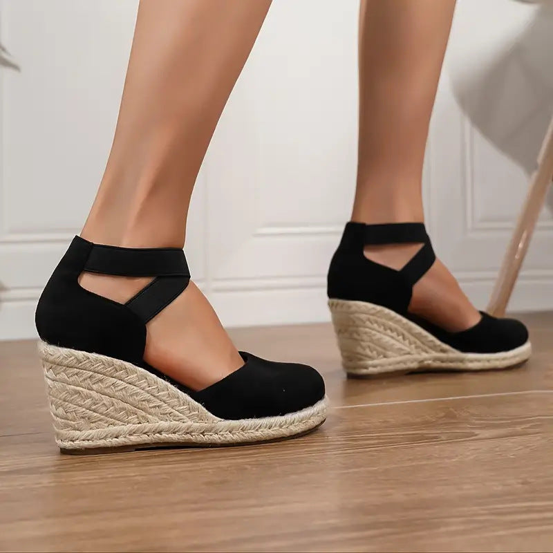 Elegantes sandalias deportivas de talla grande de Isabella Sol
