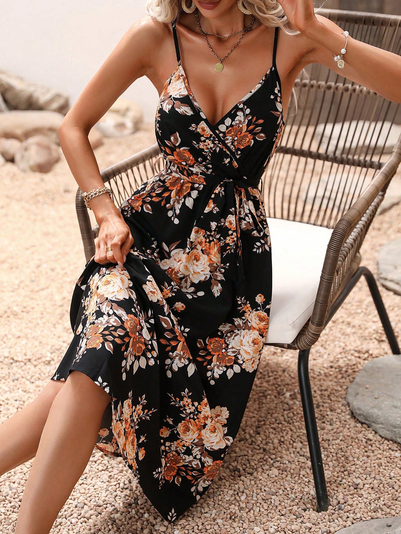 Vestido midi de verano con estampado floral de Isabella Sol