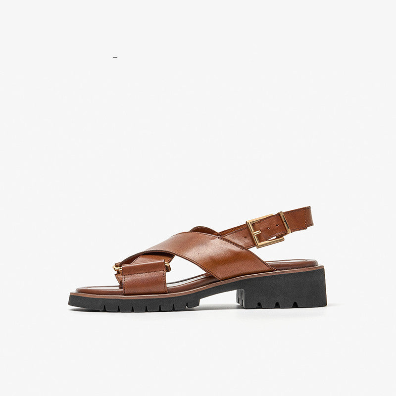 Sandalias retro con tiras cruzadas de Isabella Sol