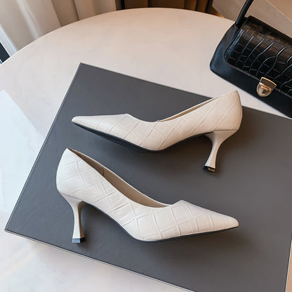 Elegantes zapatos de tacón de piel de oveja de Isabella Sol.
