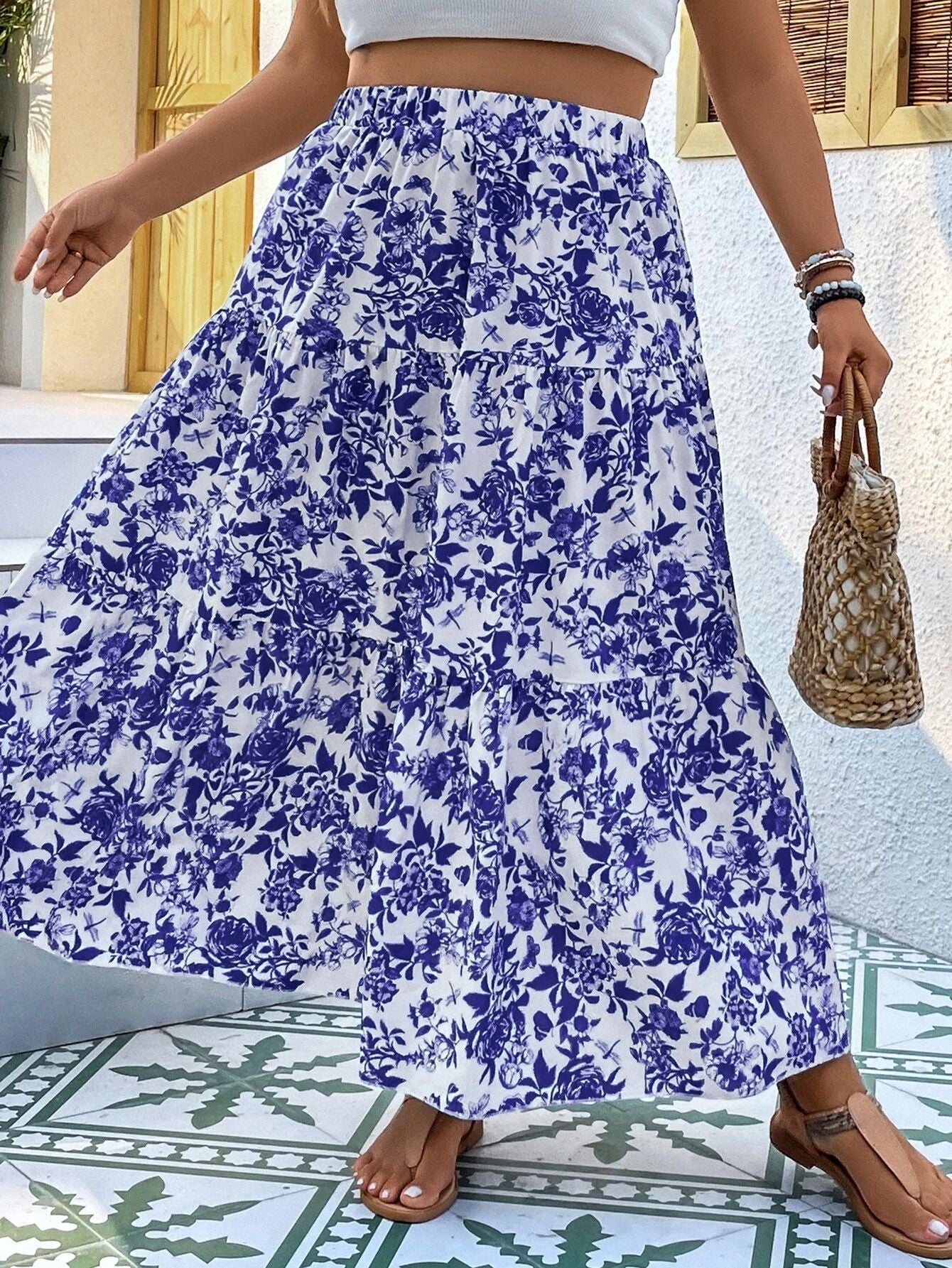 Falda larga de talla grande con estampado floral de Isabella Sol
