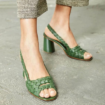 Elegantes sandalias de tacón tejidas de Isabella Sol