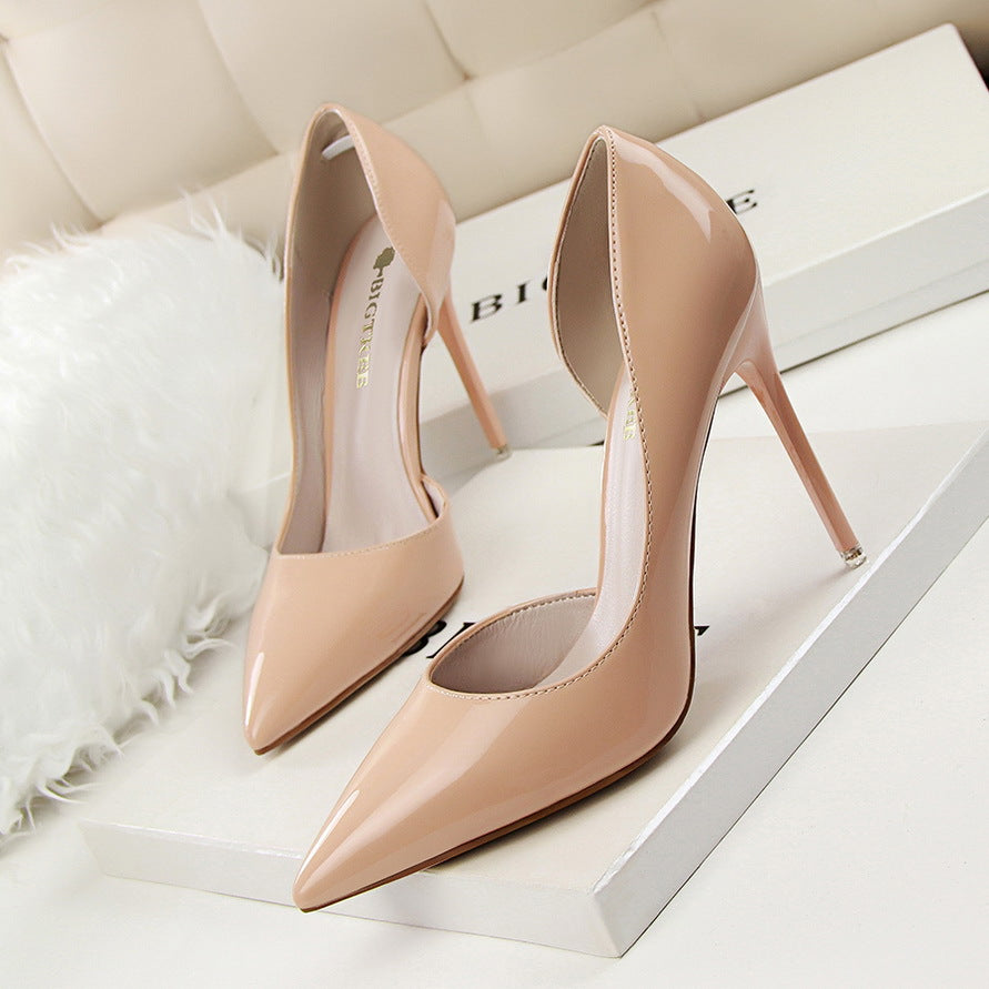 Elegantes tacones de aguja de charol de Isabella Sol
