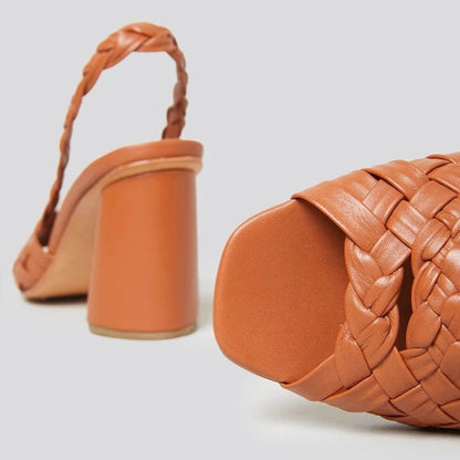 Elegantes sandalias de tacón tejidas de Isabella Sol