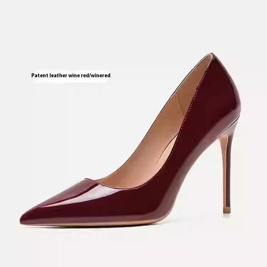 Elegantes tacones de aguja de cuero de Isabella Sol
