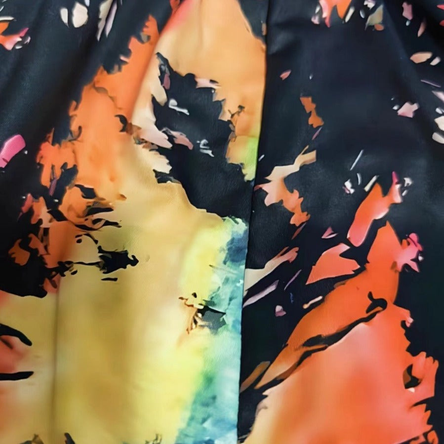 Vestido vibrante con escote en V y estampado tie-dye de Isabella Sol