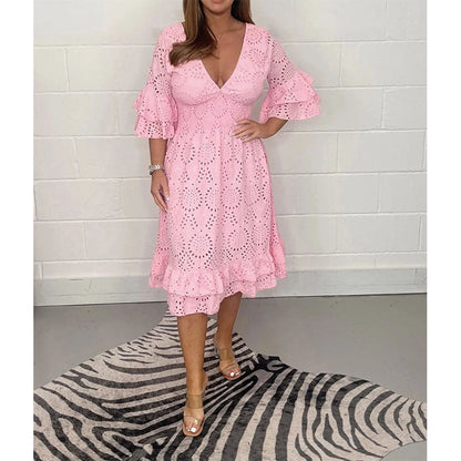Elegante vestido bordado con escote en V de Isabella Sol.