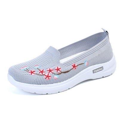 Zapatos de tacón transpirables bordados de Isabella Sol
