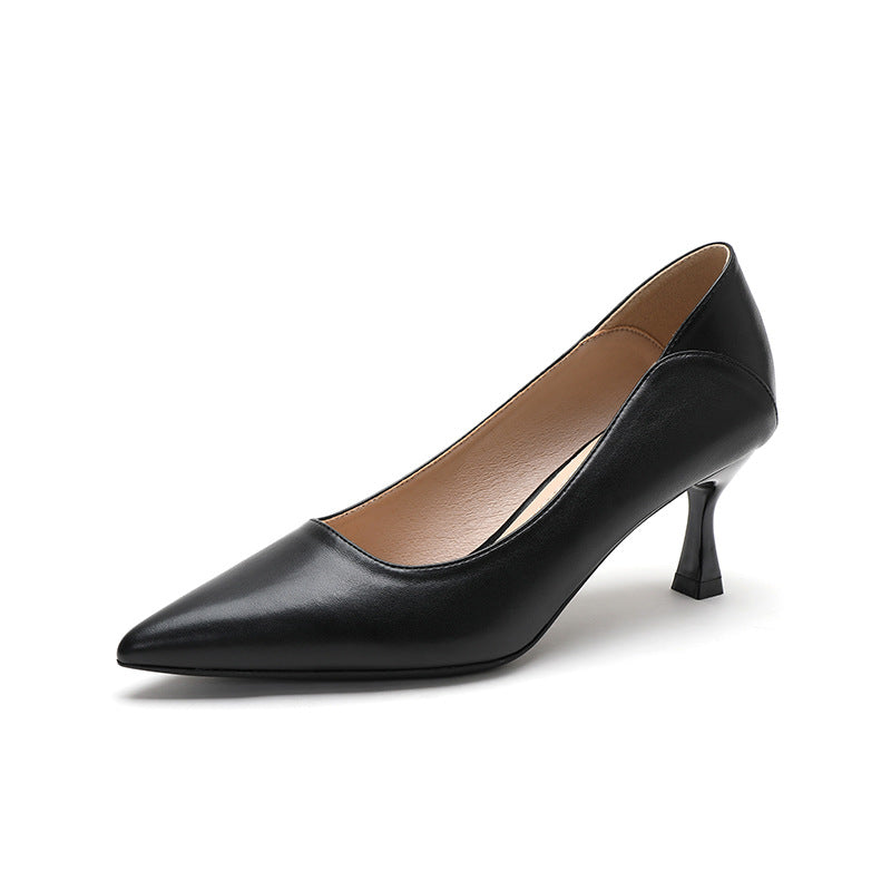Elegantes zapatos de tacón de punta de Isabella Sol.