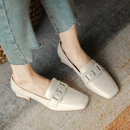 Zapatos de tacón grueso de estilo retro de Isabella Sol