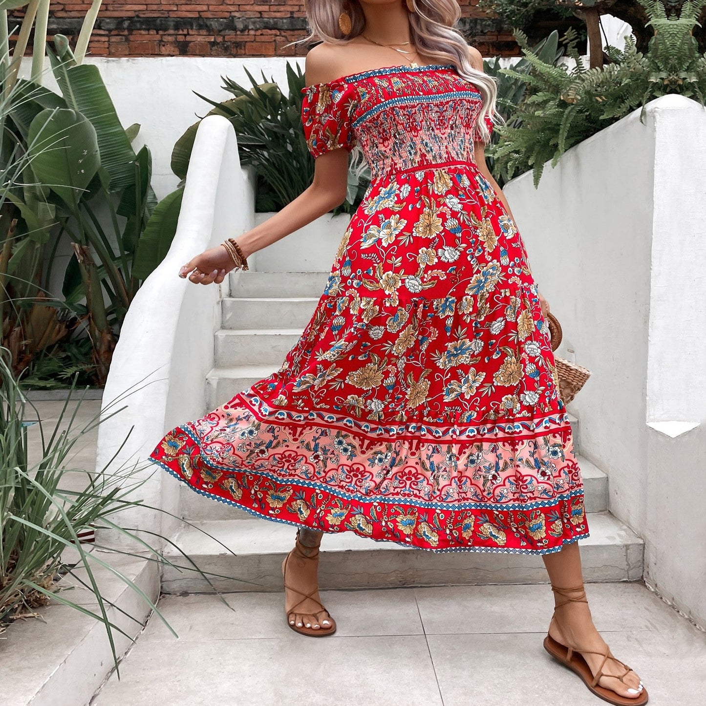 Vestido midi bohemio floral con hombros descubiertos de Isabella Sol