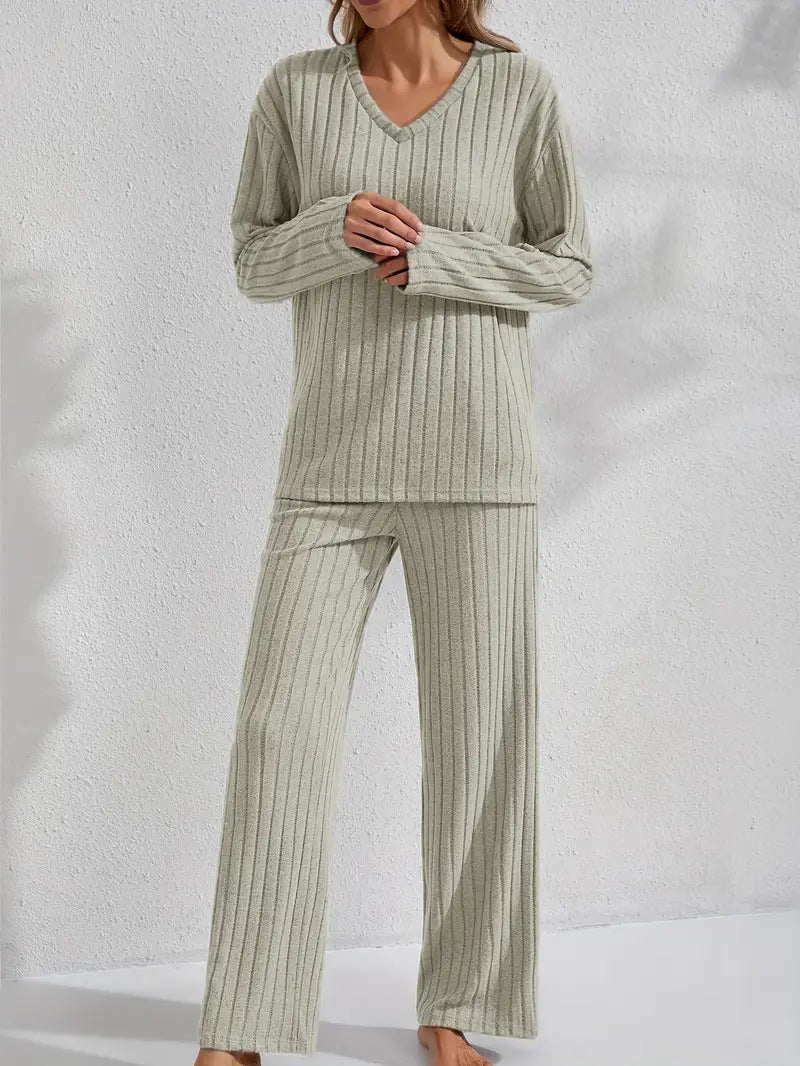 Conjunto informal y cómodo de top de manga larga y pantalón acanalados para mujer.