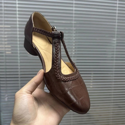 Zapatos de tacón grueso estilo Mary Jane de estilo retro de Isabella Sol