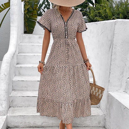 Vestido con escote en V y estampado de leopardo de Isabella Sol