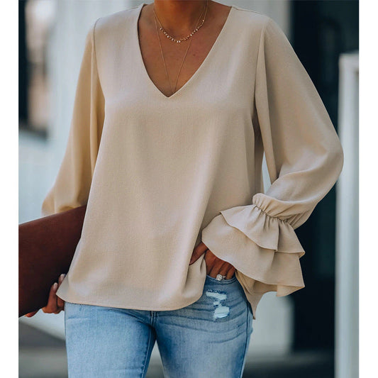 Elegante top con escote en V y mangas con volantes de Isabella Sol.