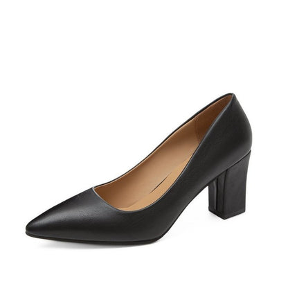 Elegantes zapatos de tacón alto puntiagudos de Isabella Sol.