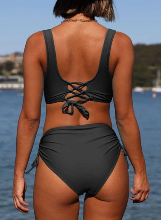 Bikini elegante con tirantes de Isabella Sol