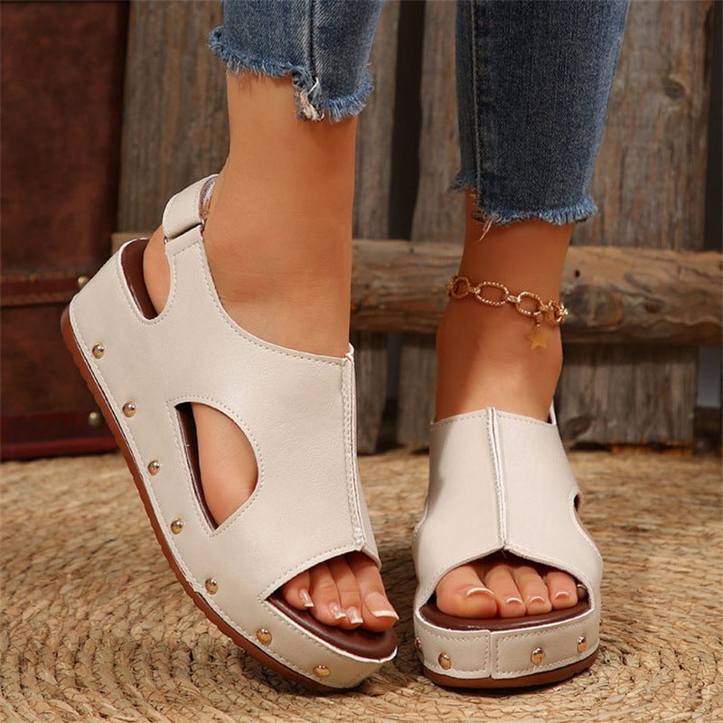 Elegantes sandalias de plataforma con puntera abierta de Isabella Sol