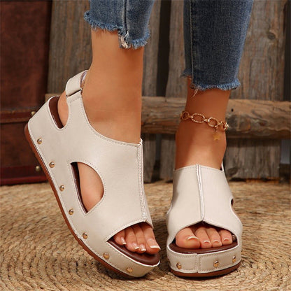 Elegantes sandalias de plataforma con puntera abierta de Isabella Sol